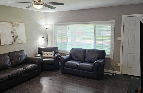 Champaign House | Modern 3BD/2BA near U of I with a large master suite!