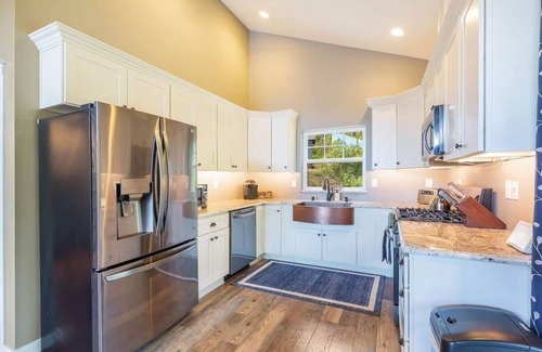 Mason County House | Modern 3BD Lakefront Retreat