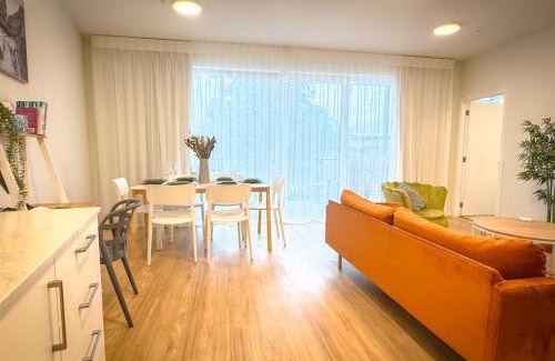 Paraparaumu Beach Apartment | Modern 3Bdr 2bath Apartment Beach Golf Shops Relax