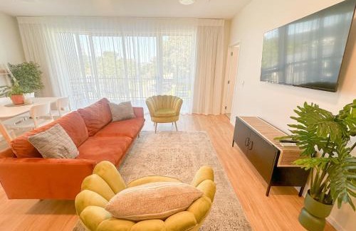 Paraparaumu Beach Apartment | Modern 3Bdr 2bath Apartment Beach Golf Shops Relax