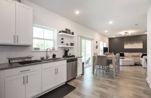 West Akron House | Modern 3Bdrm Home | Family-Friendly, Close to Zoo