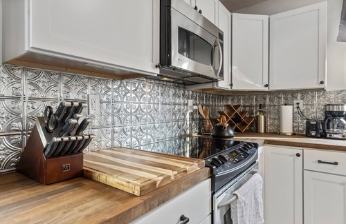 Lansing House | Modern 3BDRM Near Downtown & MSU w/Game Room