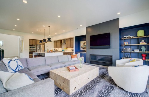 Bozeman House | Modern 3Bdrm Stay | Mountain Views & Beach Access