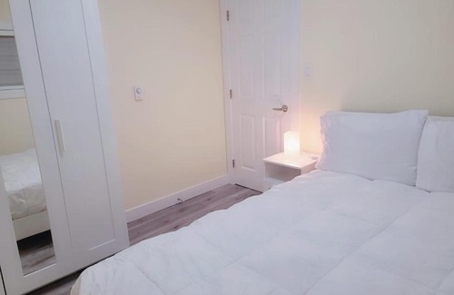 Fleetwood Apartment | Modern 3Bed-1Bath (3 min from Bucci Park, Surrey)