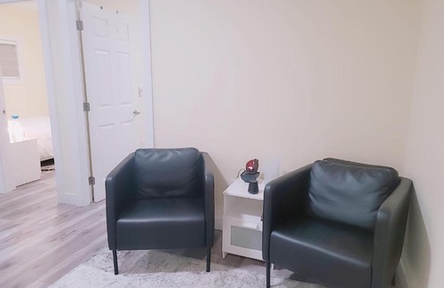 Fleetwood Apartment | Modern 3Bed-1Bath (3 min from Bucci Park, Surrey)
