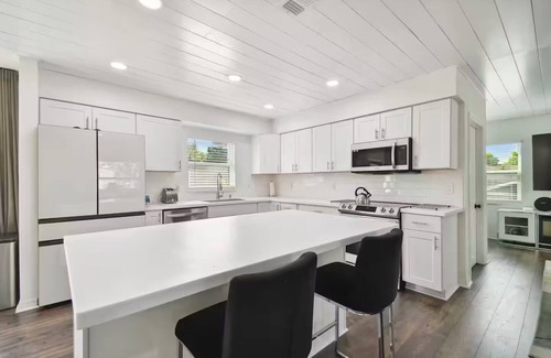 Wesley Chapel South House | Modern 3bed, 2bath House in Wesley Chapel, with EV Charging Outlet, AC, & WiFi.