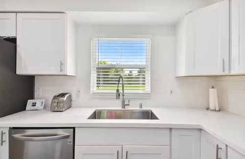 Wesley Chapel South House | Modern 3bed, 2bath House in Wesley Chapel, with EV Charging Outlet, AC, & WiFi.