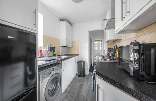 Stanford-le-Hope House | Modern 3Bed | A13/M25/Basildon Hospital | Sleeps 6