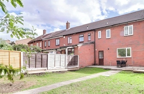 Hainault House | Modern 3Bed Escape - Work&Relax - Free Parking