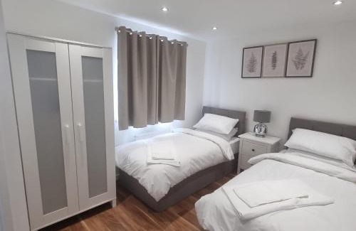 Tilbury House | Modern 3bedroom house with Netflix & 2Driveway parking