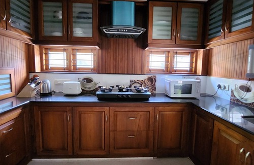 Maradu House | Modern 3BHK Fully furnished house with AC in master bedroom, hot water, inverter