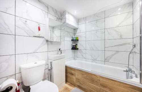 Hammersmith and Fulham Apartment | Modern 3br 15ba Flat Heart Of Hammersmith