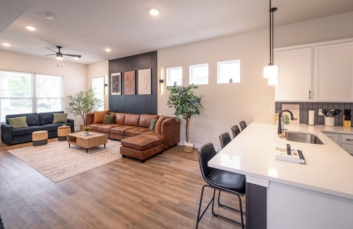 Cleveland House | Modern 3BR 2.5BA New Build Luxury—Near Downtown Cleveland!