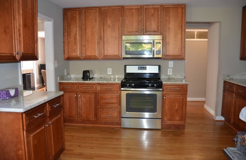 Alexandria West House | Modern 3BR/2BA, Free parking, 9 miles to DC, minutes to 395-495