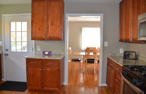 Alexandria West House | Modern 3BR/2BA, Free parking, 9 miles to DC, minutes to 395-495