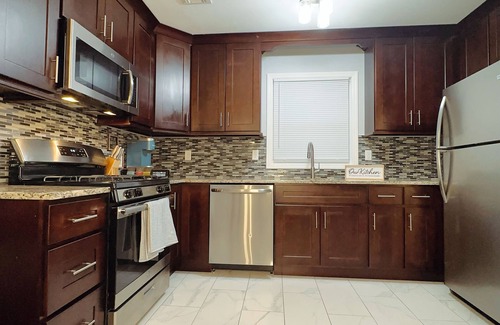 Elizabeth Apartment | Modern 3BR 2BA Near EWR & NYC +Parking