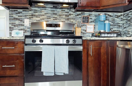 Elizabeth Apartment | Modern 3BR 2BA Near EWR & NYC +Parking