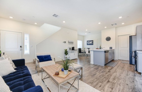 Roseville House | Modern 3BR/2BA Perfect for Longer Stays