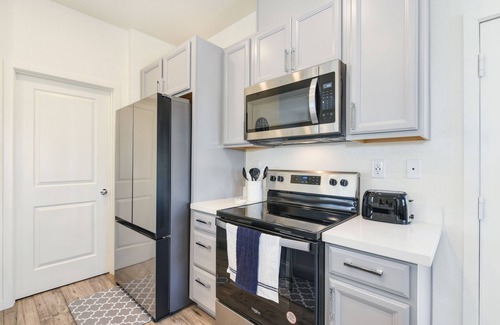 Roseville House | Modern 3BR/2BA Perfect for Longer Stays