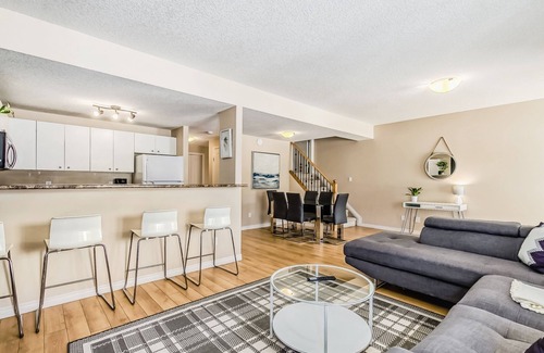 West Edmonton House | Modern 3BR, 2Bath Golf Course Suite/Henday/Whitemud/Acheson/Long Stay Discount
