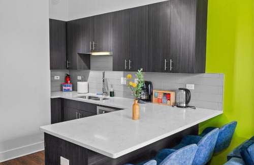 Near South Side Apartment | Modern 3BR 420-Friendly Unit Near McCormick Place, Soldier Field and Lakefront Trail