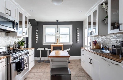 Cove - East Side - Shippan Apartment | Modern 3BR Apartment Downtown, HarborPt I-95 Train