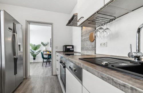 Homburg Apartment | Modern 3BR Apartment Homburg - Uniklinik 1km - Relax & Work - Self Check-in