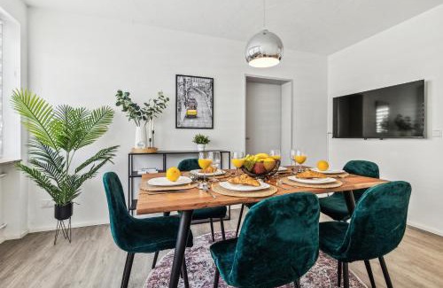 Homburg Apartment | Modern 3BR Apartment Homburg - Uniklinik 1km - Relax & Work - Self Check-in