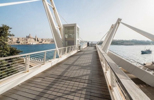 Gzira Apartment | Modern 3BR Apartment in the Centre of Sliema