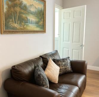 Peterlee House | Modern 3BR Coastal Apartment Walk to Beach Sleeps 6