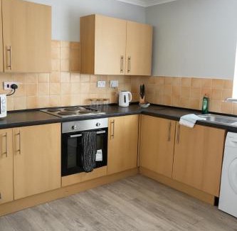 Peterlee House | Modern 3BR Coastal Apartment Walk to Beach Sleeps 6
