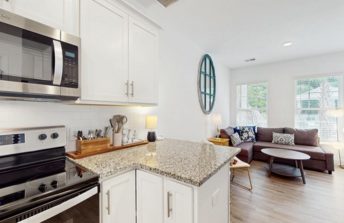 Goose Creek House | Modern 3BR Cottage in Pet Friendly Luxury Resort w/Pool