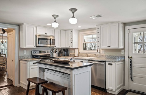 Ridgeway Other | Modern 3BR Country Farmhouse