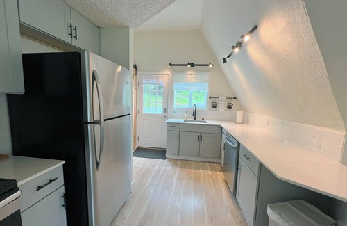 Eatonville Apartment | Modern 3BR Dome away from Home w/Hot Tub, Fire Pit ~ 22 mi to Mt. Rainier