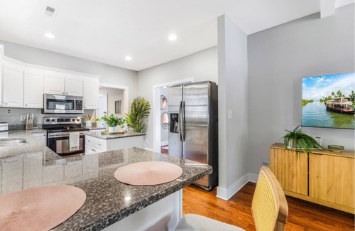 Downtown Villa | Modern 3BR Downtown Retreat - Bright Stylish - 5 min from WakeMed