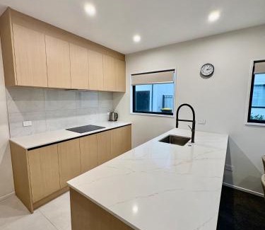Edgeware House | Modern 3BR Escape 3 Private Baths Rare Garage Perfect for Groups