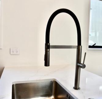 Edgeware House | Modern 3BR Escape 3 Private Baths Rare Garage Perfect for Groups