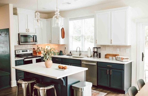 Athens House | Modern 3BR Game Day Home by MHM Luxury Properties