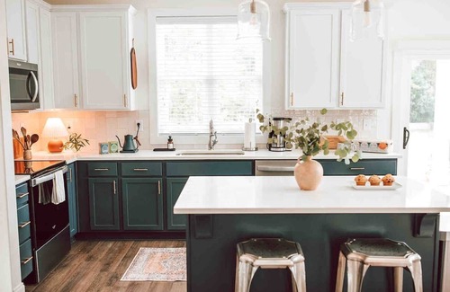 Athens House | Modern 3BR Game Day Home by MHM Luxury Properties