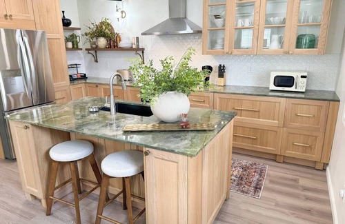 Williston House | Modern 3BR Home | BBQ, Wi-Fi, Near Dining & Stores