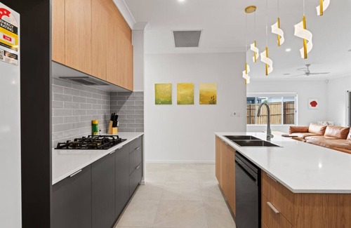 Park Ridge House | Modern 3BR Home in Peaceful Park Ridge Estate