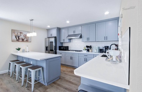 La Puente House | Modern 3BR Home + Parking + Near DTLA #TravelSGV