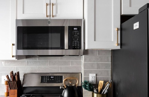Cleveland Apartment | Modern 3BR Near Cleveland Clinic