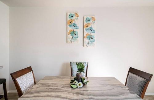 Atascocita Apartment | *Modern 3BR Near Downtown w/ Snacks included *
