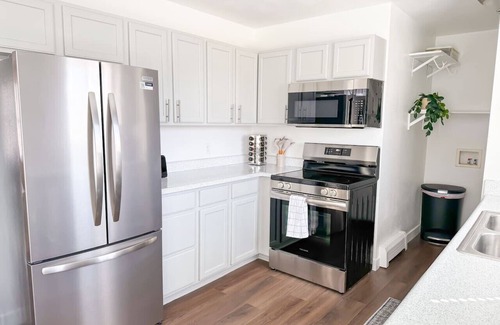 Sheridan House | Modern 3BR Near Littleton