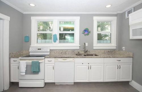 Southside House | Modern 3BR, Pet-Friendly, WiFi, Washer & Dryer
