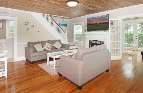 Southside House | Modern 3BR, Pet-Friendly, WiFi, Washer & Dryer