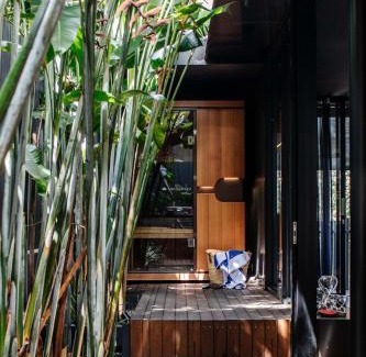 Norman Park House | Modern 3BR retreat with Sauna - The Loft