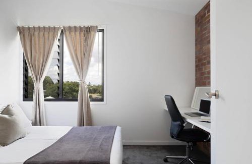 Norman Park House | Modern 3BR retreat with Sauna - The Loft