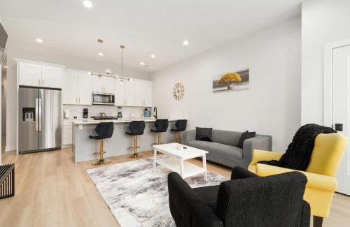 Bronzeville Apartment | Modern 3BR Stay Near DT CHI